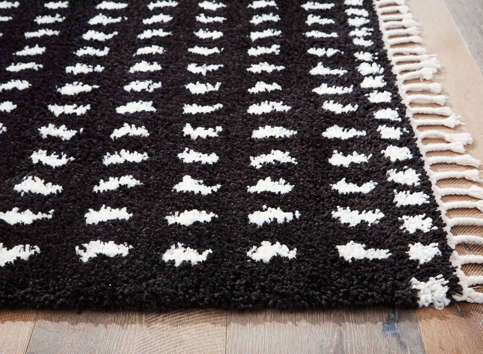 Minston 5' x 7' Rug - Pull Up A Couch