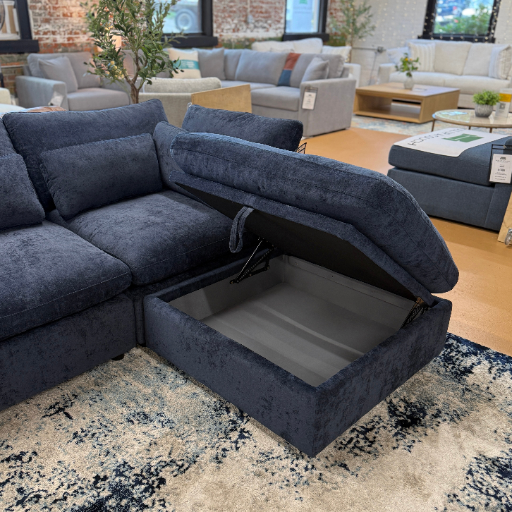 Serenity Cloud 5pc Sectional w/Storage Ottoman