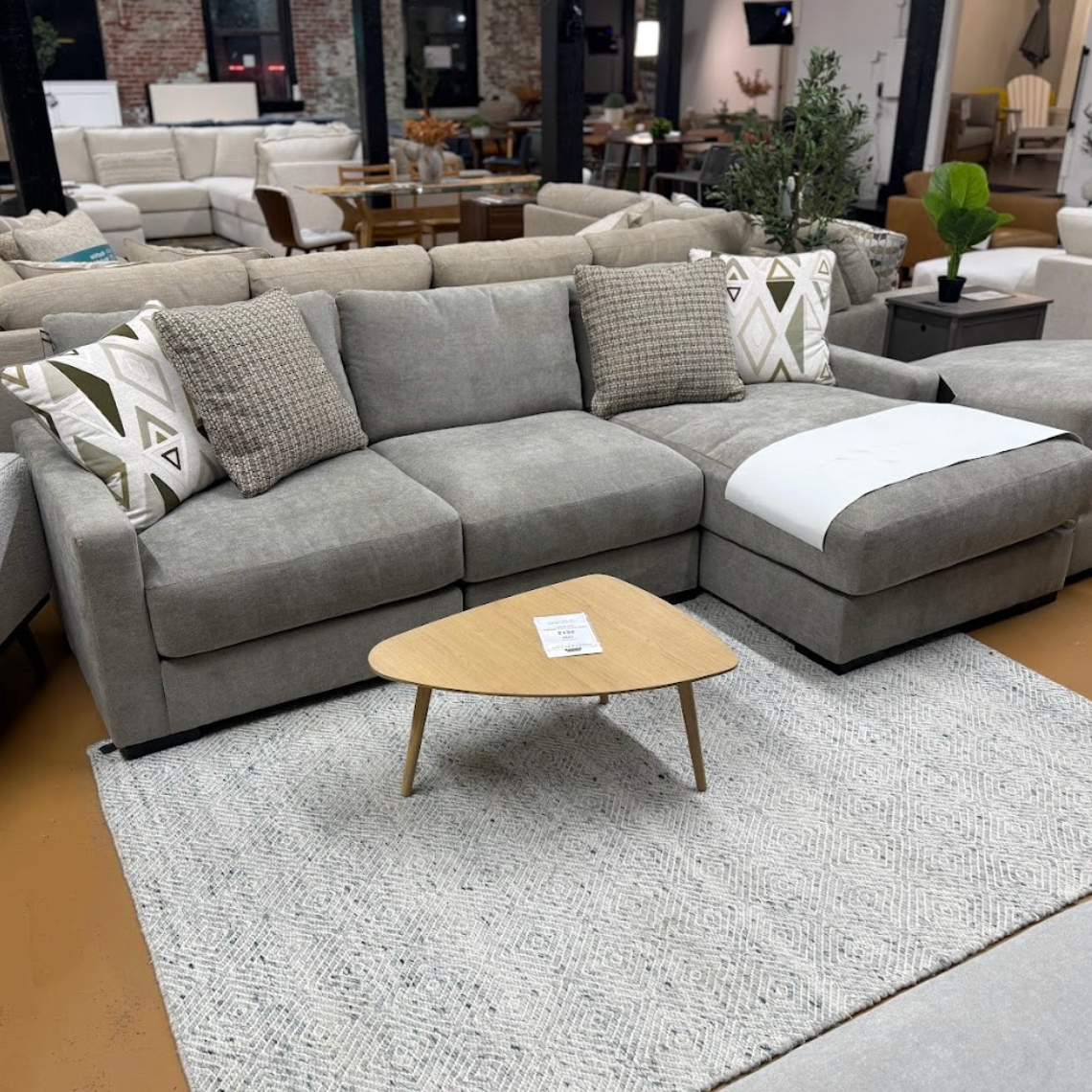 Riverview Sectional Sofa w/ Chaise (3pc)