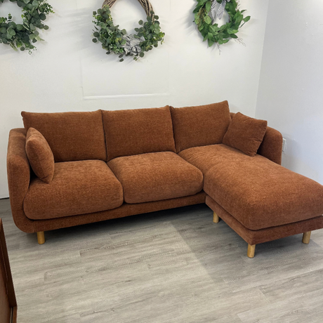 90" Sectional w/ Reversible Chaise (Hestia Caramel) - Pull Up A Couch