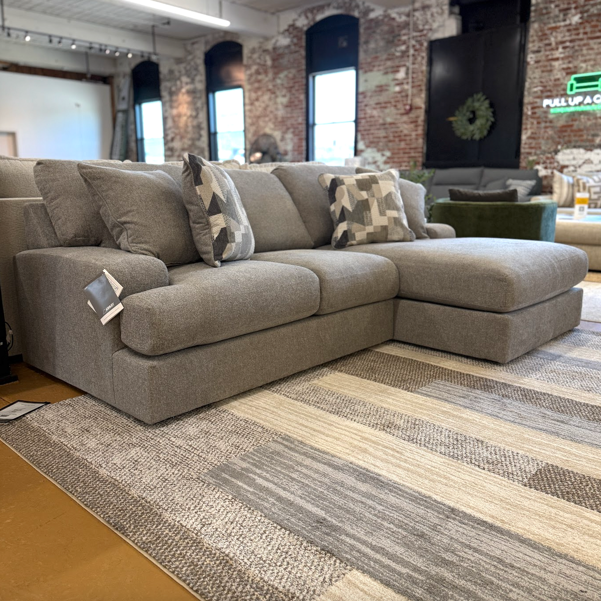 Beckett 2pc Sectional w/ Chaise