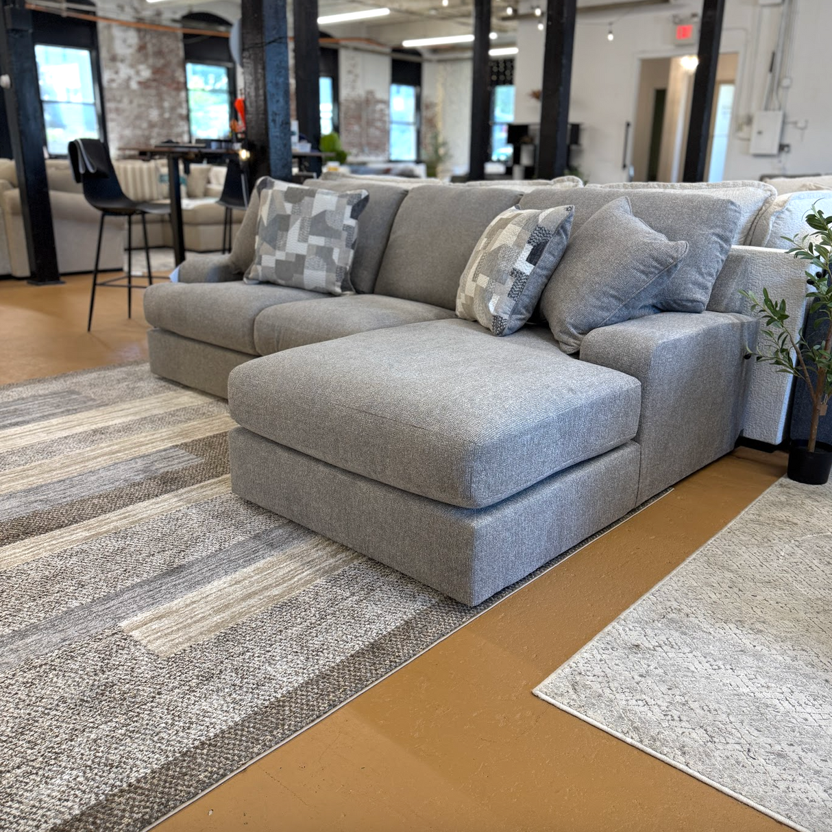 Beckett 2pc Sectional w/ Chaise