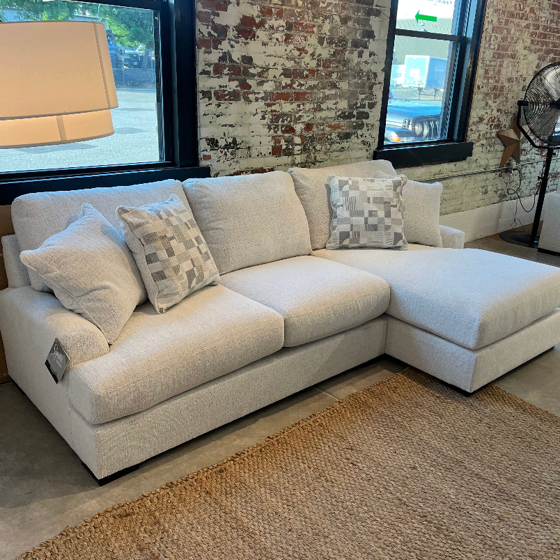 Ashbourne Sectional w/ Chaise (2pc)