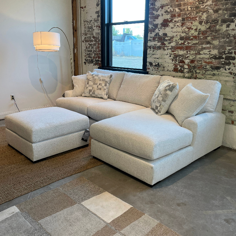 Ashbourne Sectional w/ Chaise (2pc)