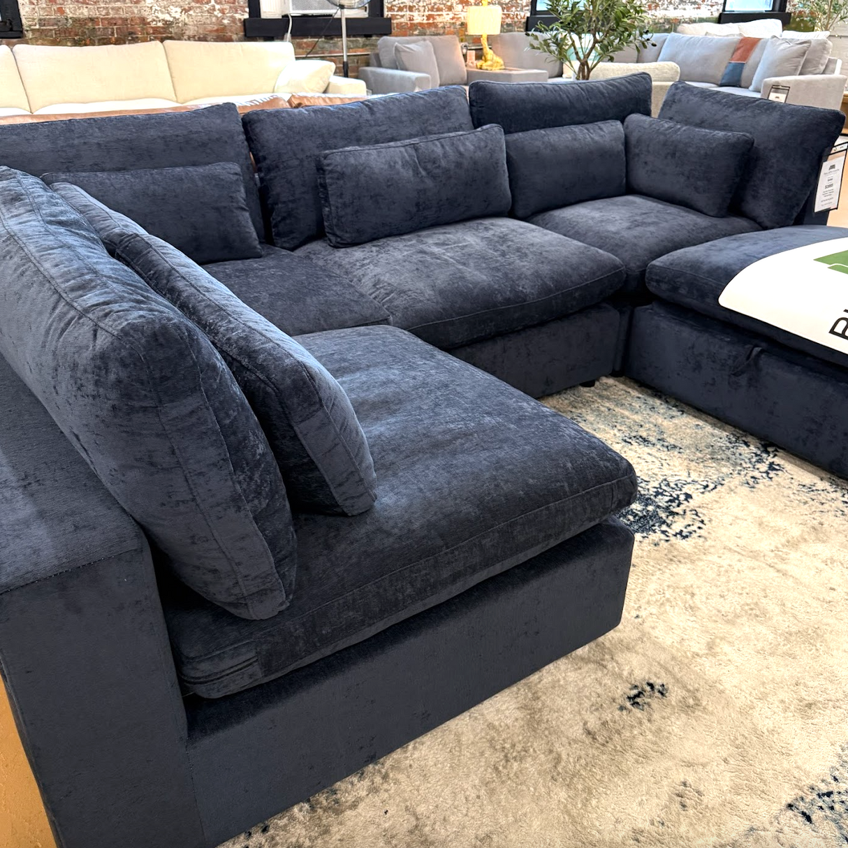 Serenity Cloud 5pc Sectional w/Storage Ottoman