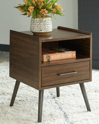 Calmoni End Table - Pull Up A Couch