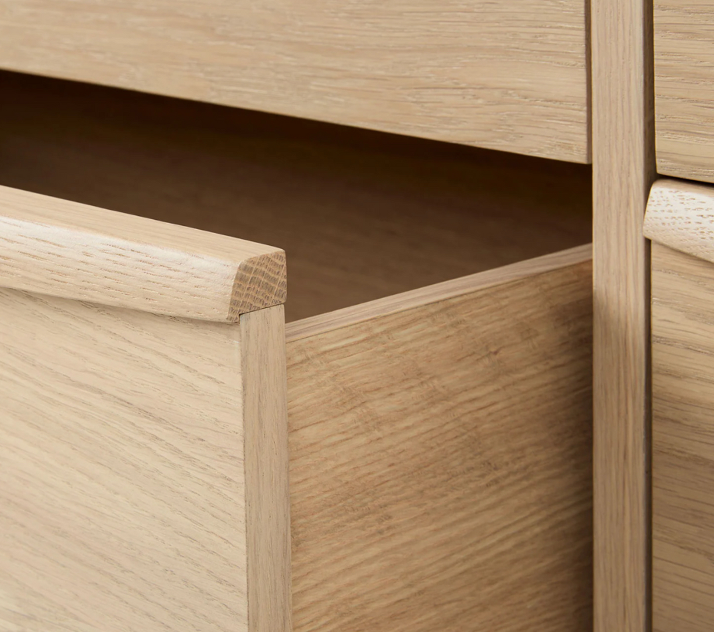 ARTICLE - Lenia 9-Drawer Dresser (White Oak)