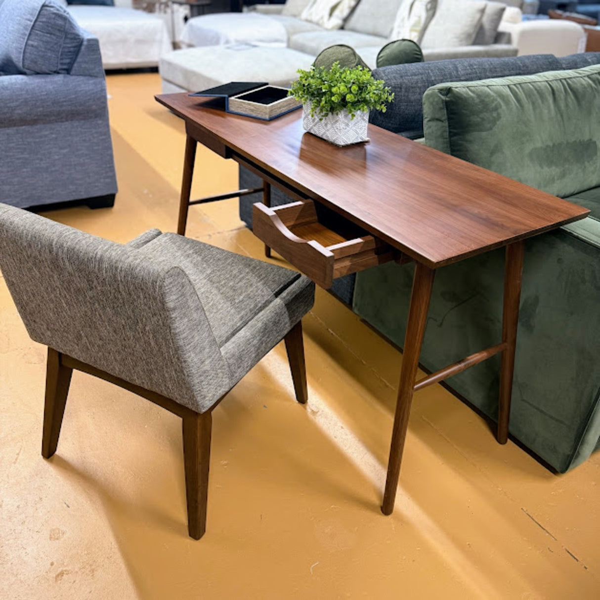 ARTICLE - CULLA 55" DESK