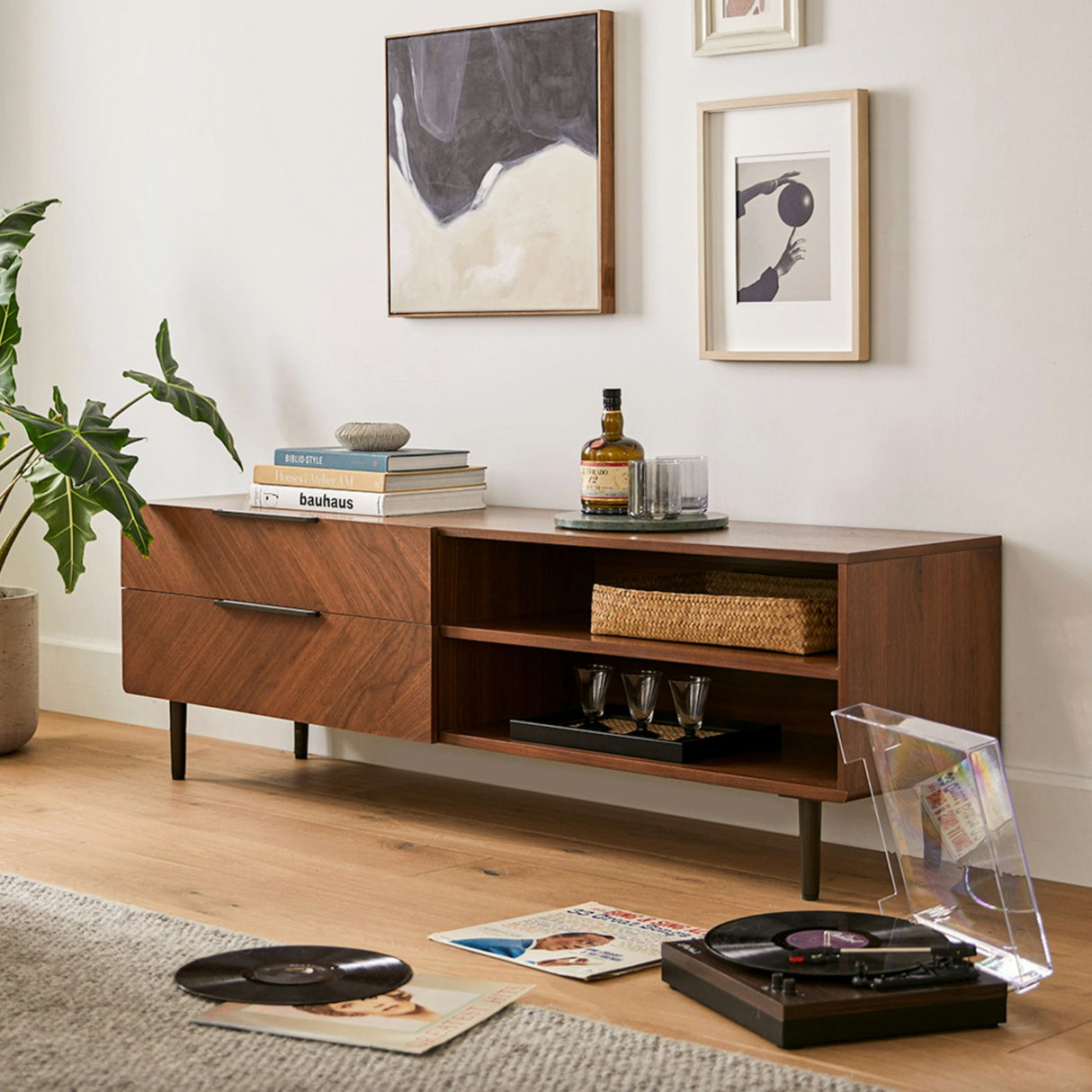 Nera Low Media Unit (Walnut)