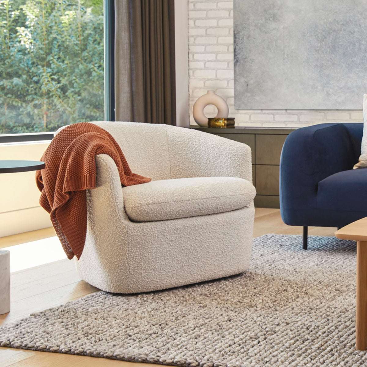 MCM-Style Swivel Chair (Ivory Bouclé)