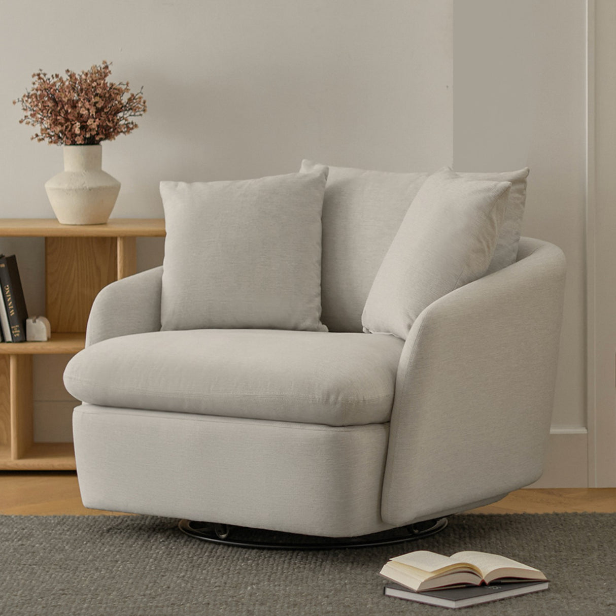 Grand Swivel Lounge Chair (Silver Ivory)