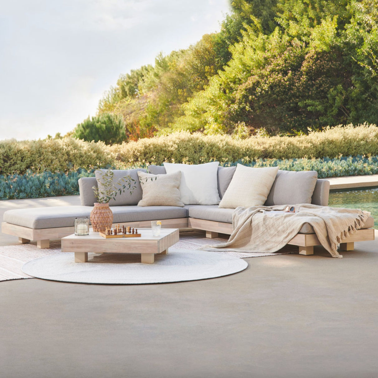 Outdoor MCM-Style Corner Sectional + Table (Beach Sand)