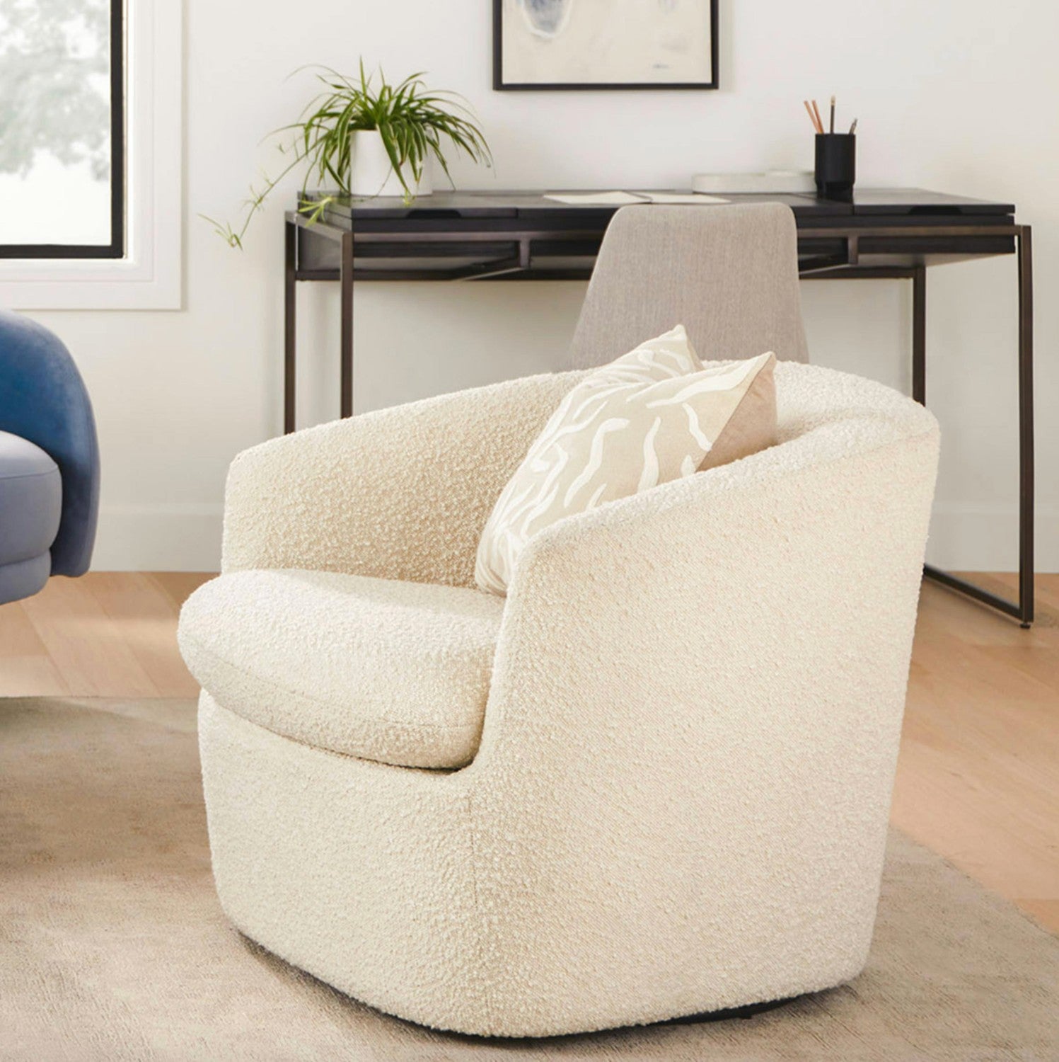 MCM-Style Swivel Chair (Ivory Bouclé)