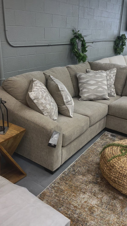 Brogan Bay 3-Piece Sectional with Cuddler