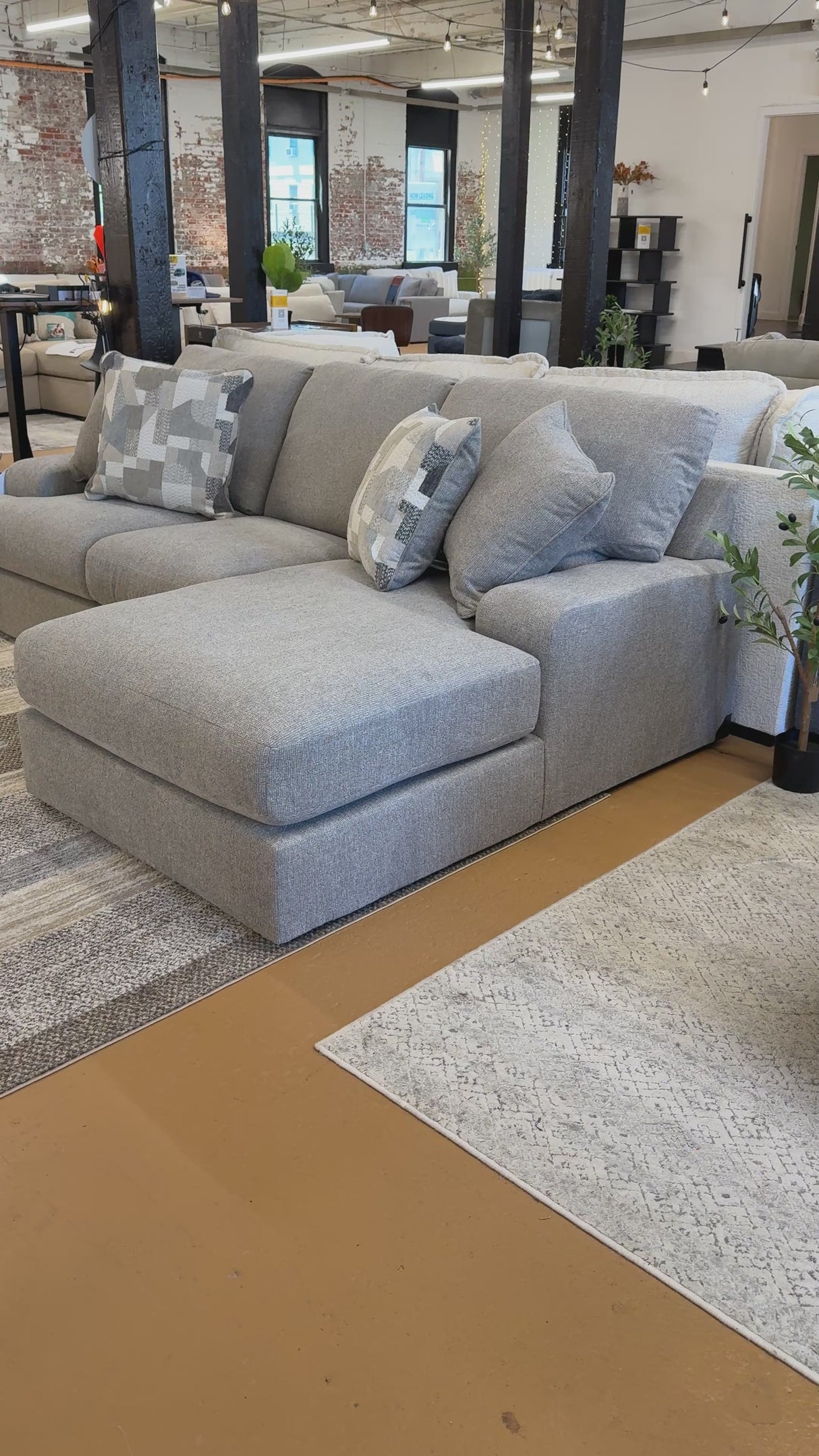 Beckett 2pc Sectional w/ Chaise
