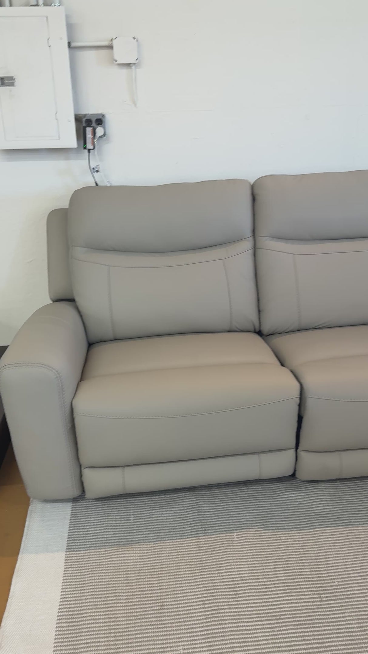 Salerno Power Reclining Sectional (4pc)