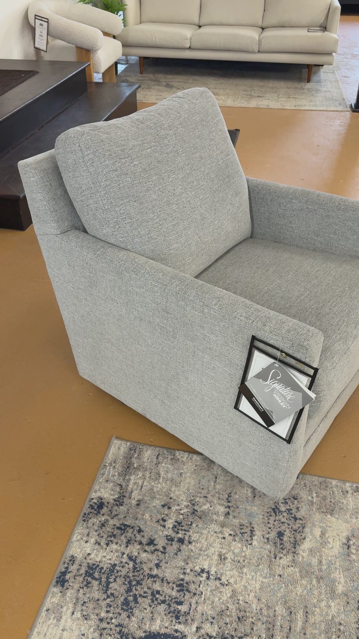 Freybourne Swivel Accent Chair (Clearance)