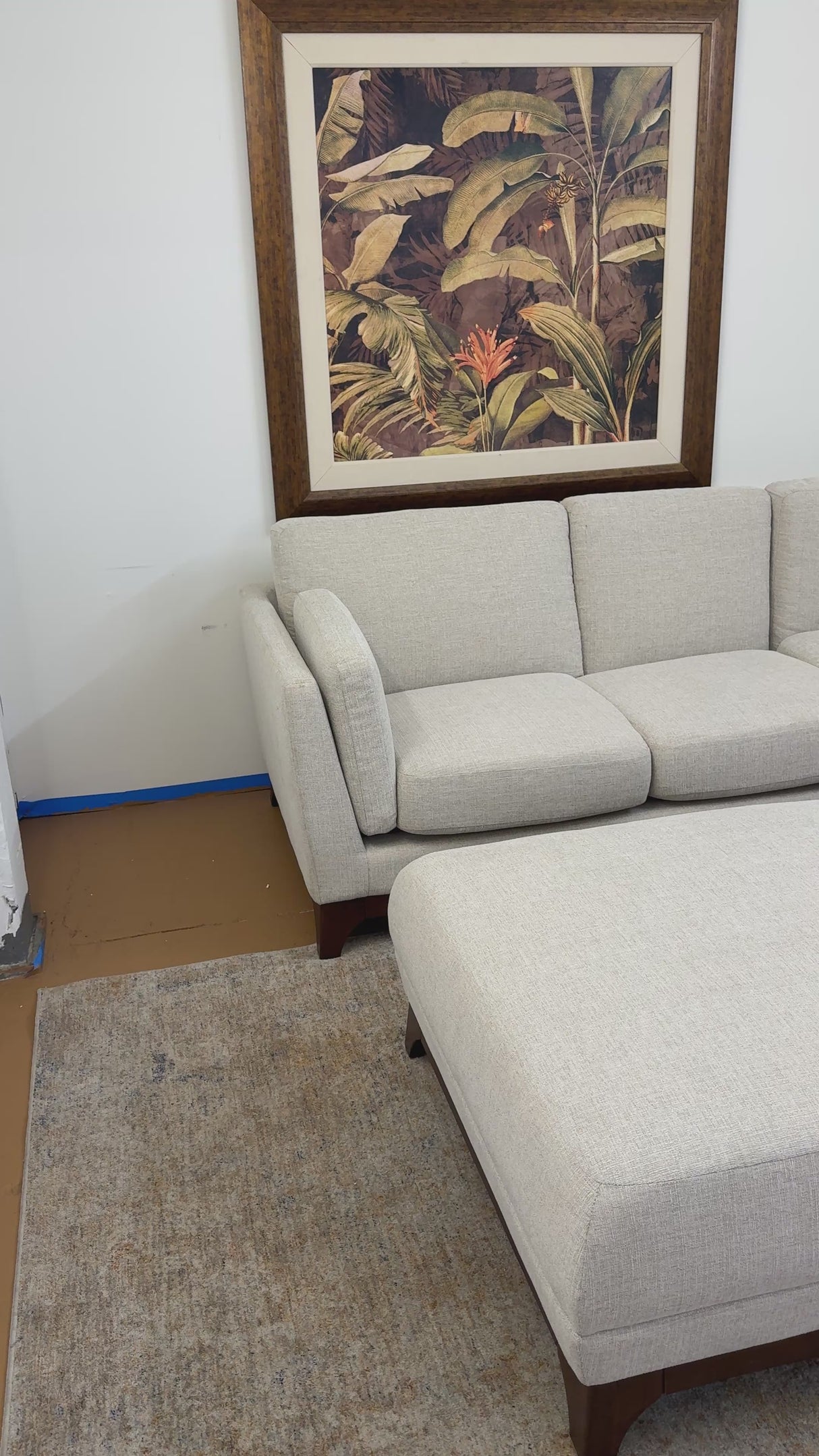 88" Corner Sectional w/Ottoman (Chalk Gray/Walnut)