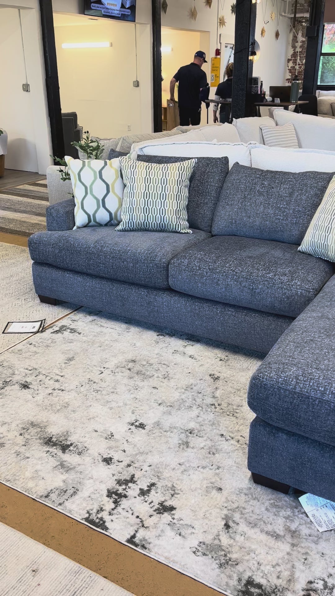 Glendale Sectional w/ Chaise (2pc)