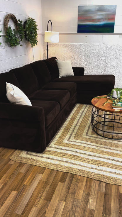 Rowe 2pc Sectional w/Chaise