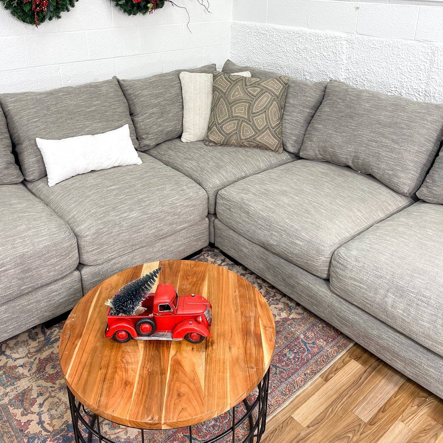 Raymour & Flanigan 5pc Modular Sectional w/Chaise - Pull Up A Couch