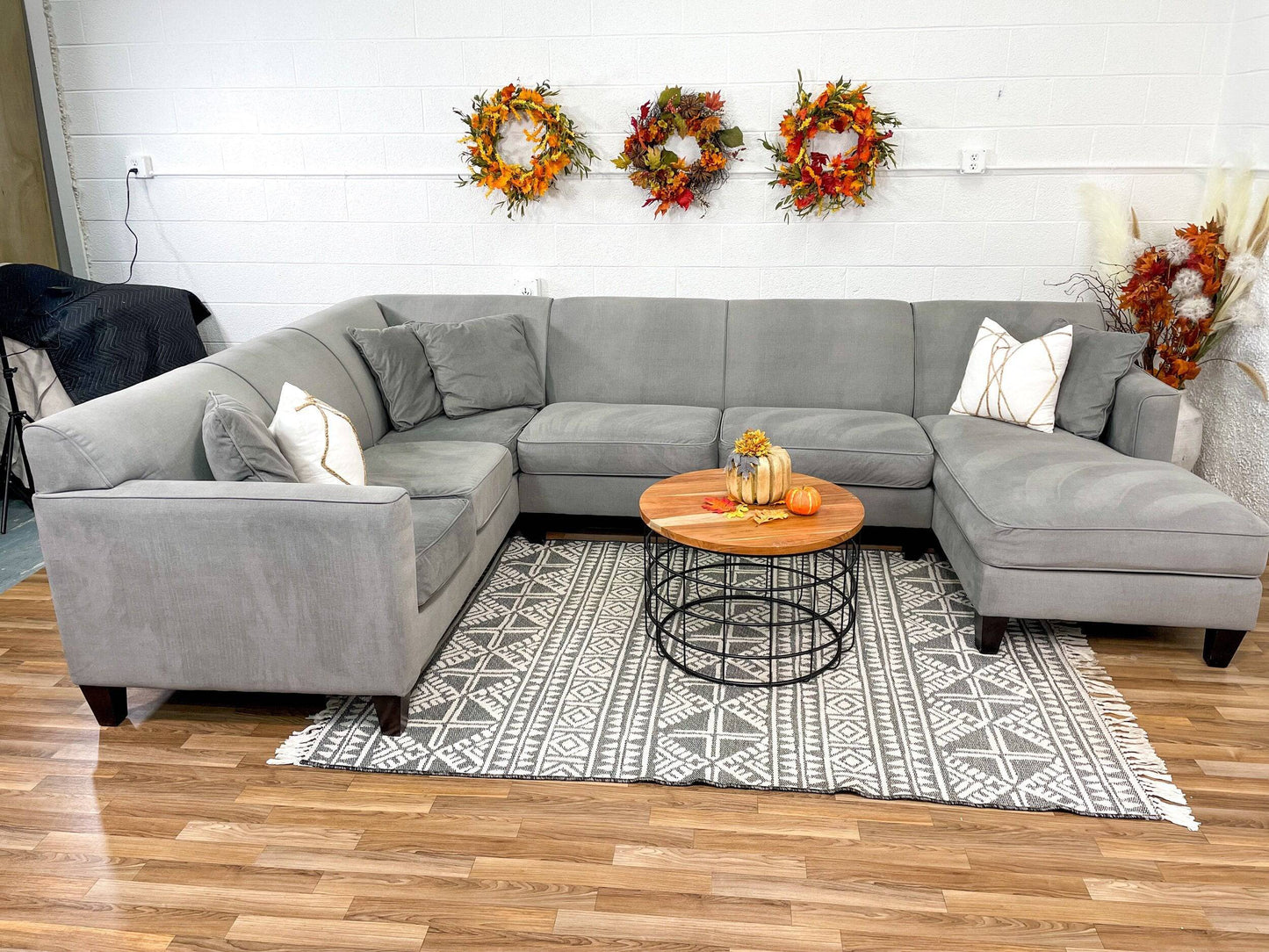 Bauhaus 3pc Sectional w/Chaise - Pull Up A Couch