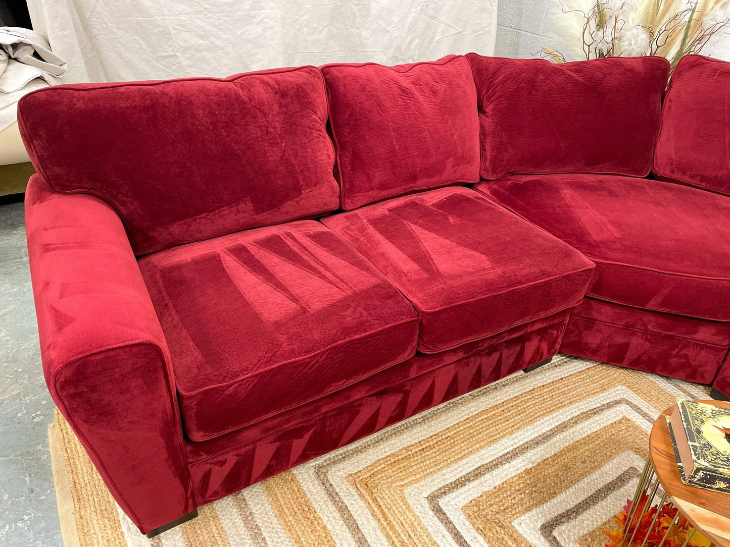 Large 4pc Jonathan Louis Sectional w/ Right-Facing Chaise (LIKE-NEW) - Pull Up A Couch