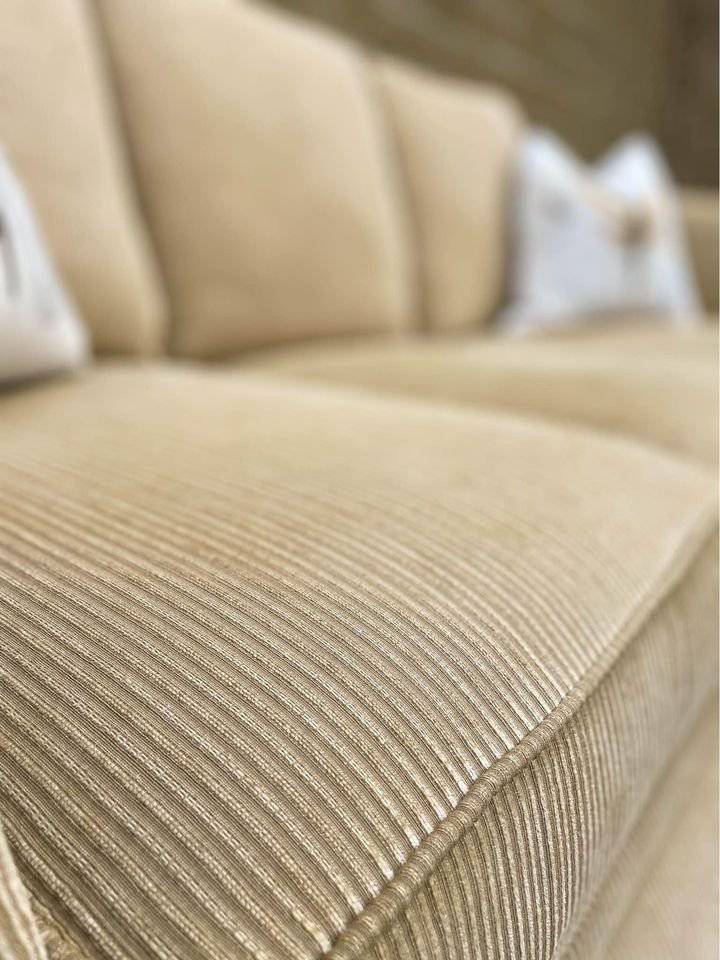 American Classics 3 Seat Couch - Pull Up A Couch