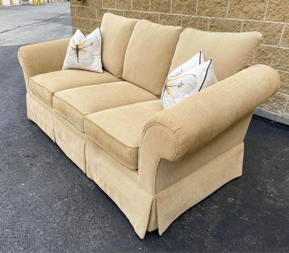 American Classics 3 Seat Couch - Pull Up A Couch