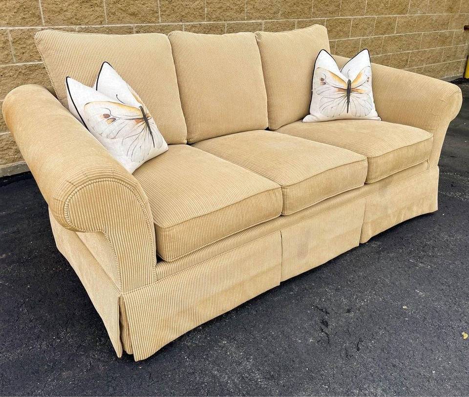 American Classics 3 Seat Couch - Pull Up A Couch