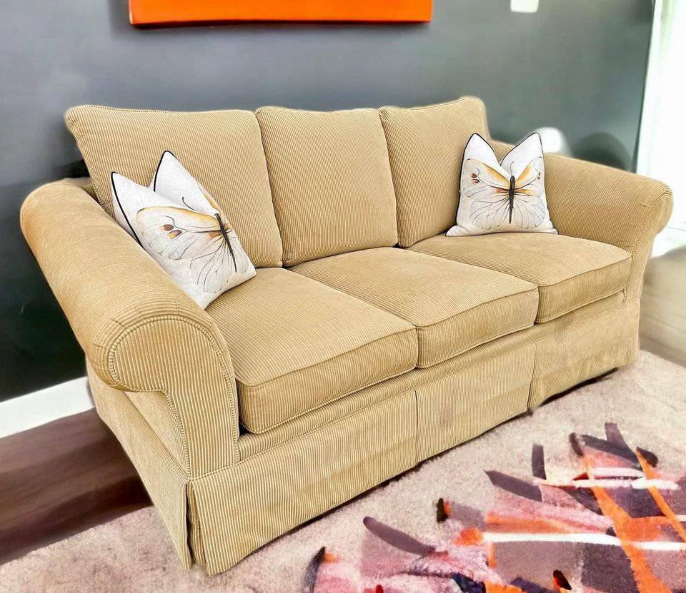 American Classics 3 Seat Couch - Pull Up A Couch