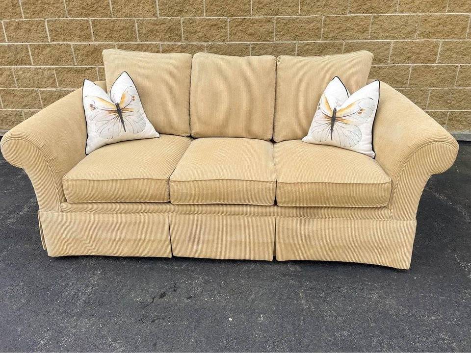 American Classics 3 Seat Couch - Pull Up A Couch