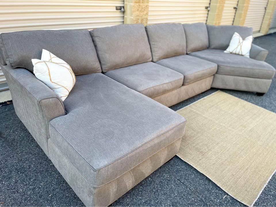 MaxHome 3pc Sectional w/Chaise and Cuddle corner - Pull Up A Couch