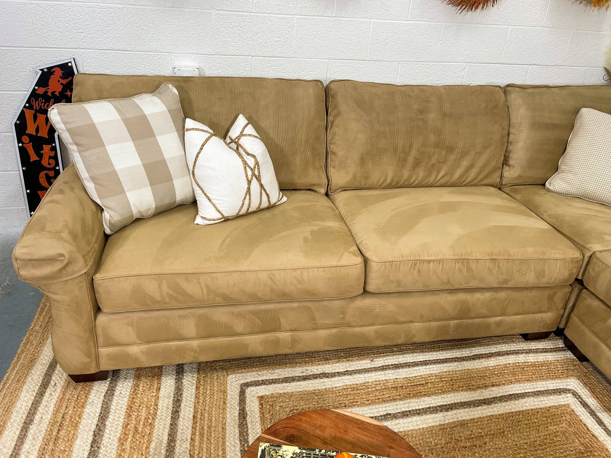 Bassett 3pc Roll Arm Sectional - Pull Up A Couch