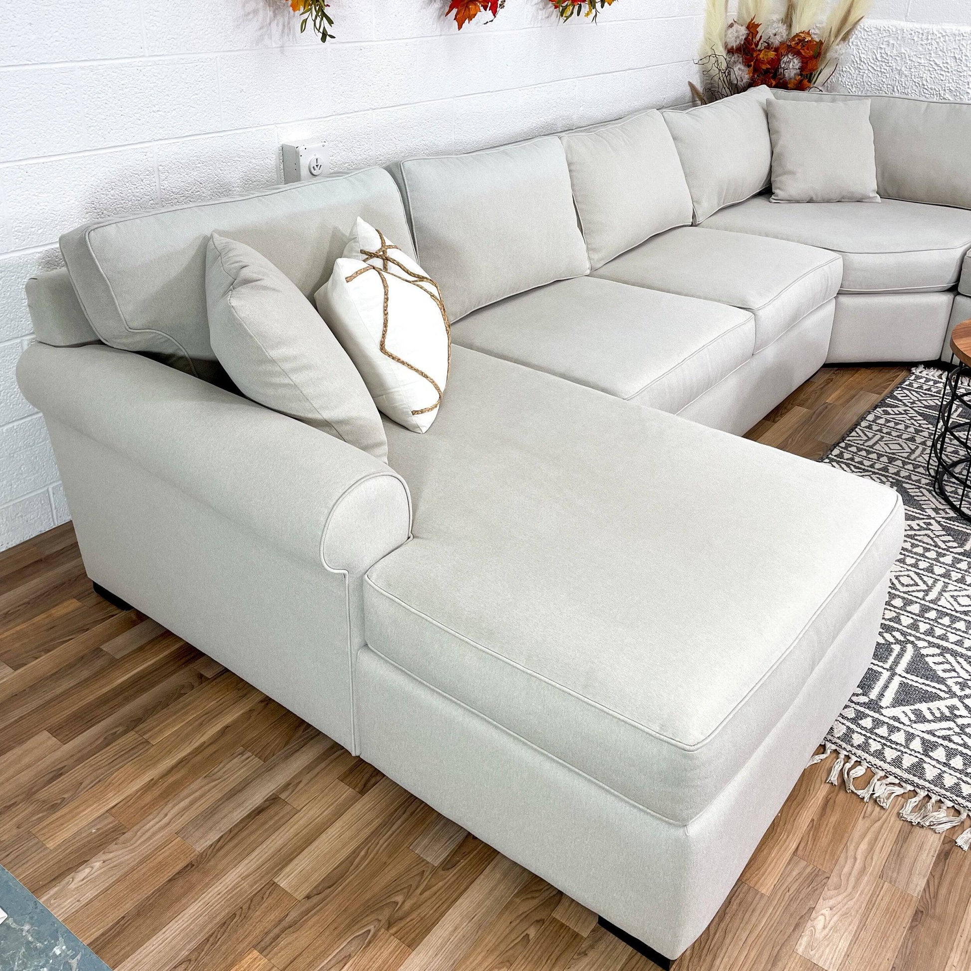 Macys 5pc Sectional w/Chaise - Pull Up A Couch