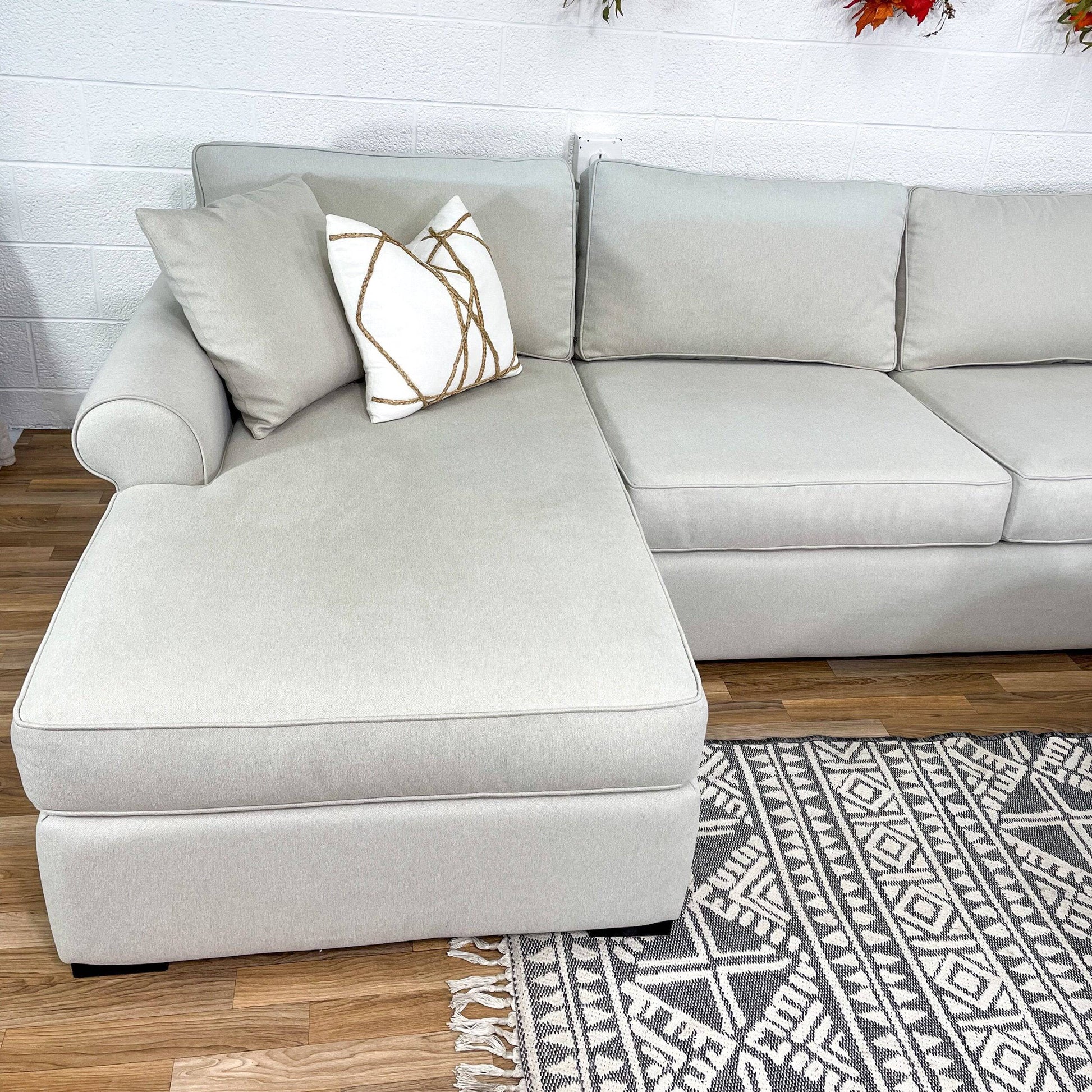 Macys 5pc Sectional w/Chaise - Pull Up A Couch